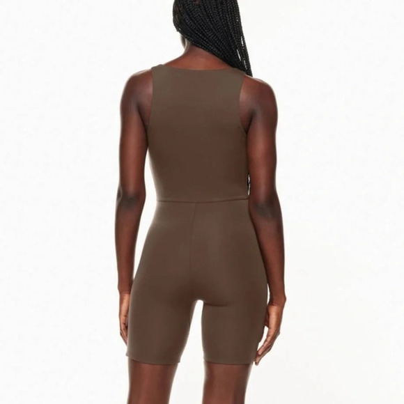 Babaton Aritzia Contour V-Neck Romper brown size XS spring 2023 collection - Picture 6 of 12
